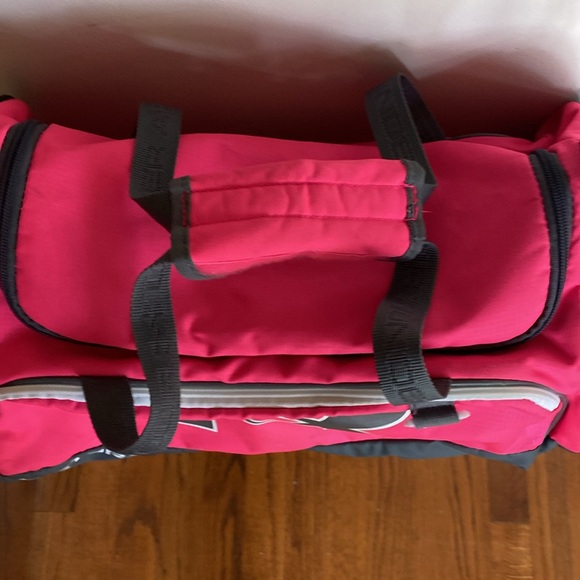 Under Armour “Storm” Large Multi Section Duffle Sports Bag W/Strap & Handles - Picture 3 of 13